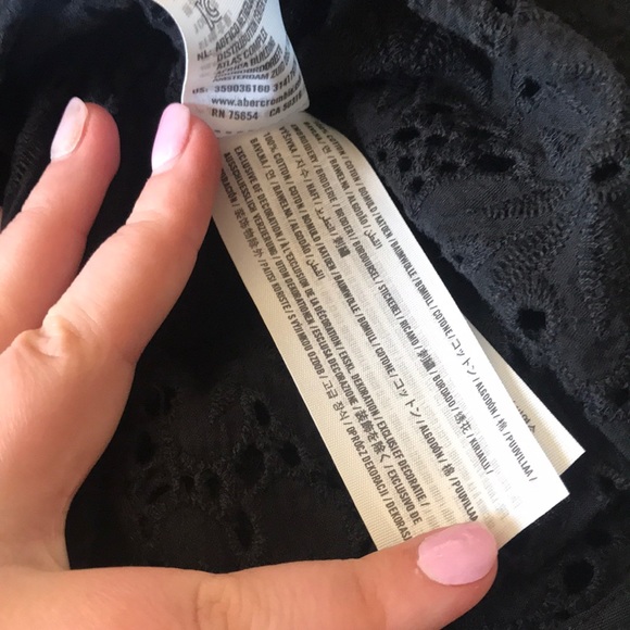 NWT Lace Crocheted Romper - Picture 3 of 6